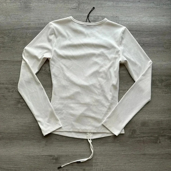 True Religion long sleeve top with shiny logo size M - Picture 2 of 3